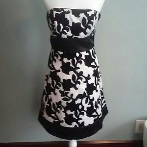 White House Black Market strapless B/W dress sz 4